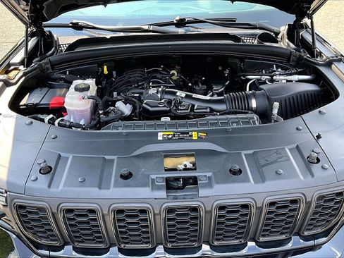 Certified 2024 Jeep Grand Cherokee Altitude AWD/4WD image 37