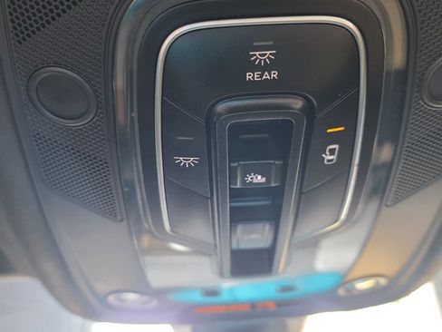 Used 2017 Bentley Bentayga AWD/4WD image 45