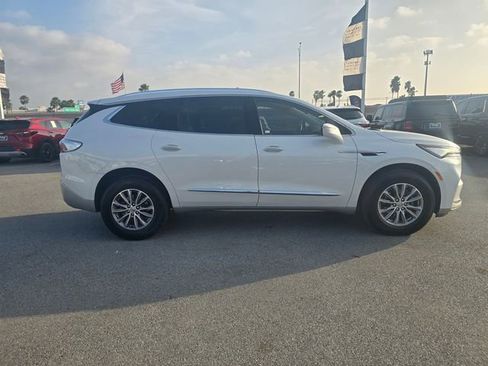 Used 2023 Buick Enclave Essence image 4