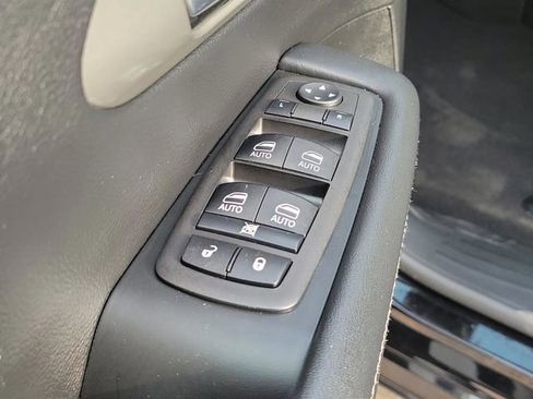 Used 2025 Chrysler Pacifica Select FWD image 14