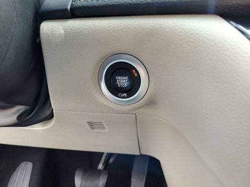 Used 2023 Chrysler Pacifica Touring-L FWD image 39