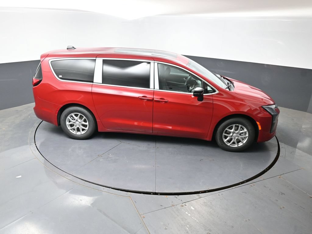 New 2027 Chrysler Pacifica Select w/ Family Tech Group FWD image 27