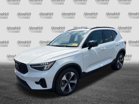 Used 2026 Volvo XC40 B5 Plus AWD/4WD image 10
