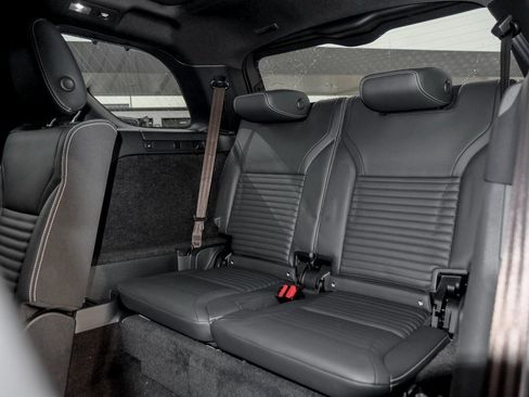 Used 2025 Land Rover Discovery Dynamic SE image 20