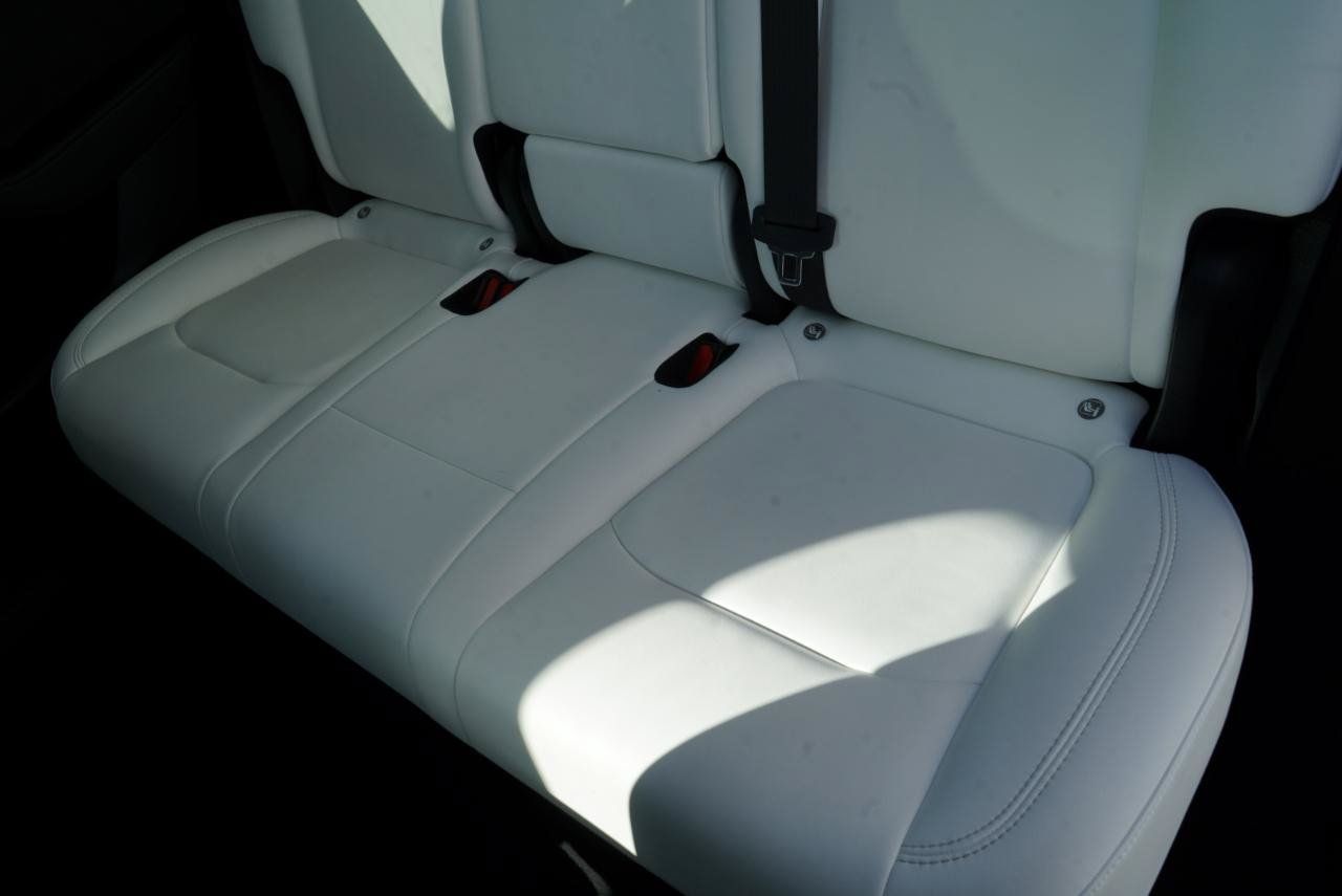Used 2023 Tesla Model Y Performance AWD/4WD image 39