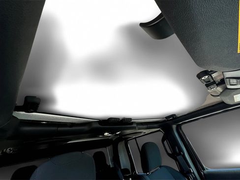 Used 2023 Jeep Gladiator Sport image 17