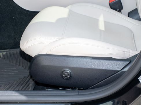 Used 2023 Mercedes-Benz C 300 4MATIC Sedan image 25