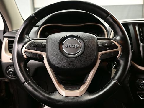 Used 2014 Jeep Cherokee Latitude FWD image 23