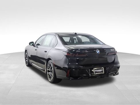 Used 2026 BMW 750e xDrive w/ Executive Package image 3