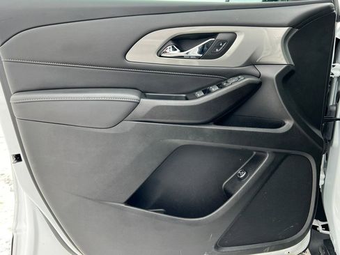 Certified 2023 Chevrolet Traverse LT w/ Rear Camera Mirror Package image 15