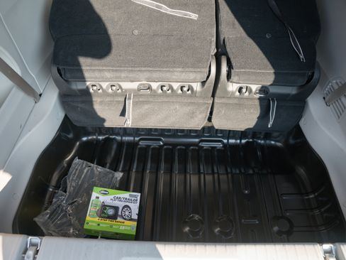 Used 2023 Chrysler Pacifica Touring-L image 29