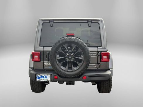 Used 2025 Jeep Wrangler Unlimited Sahara AWD/4WD image 3