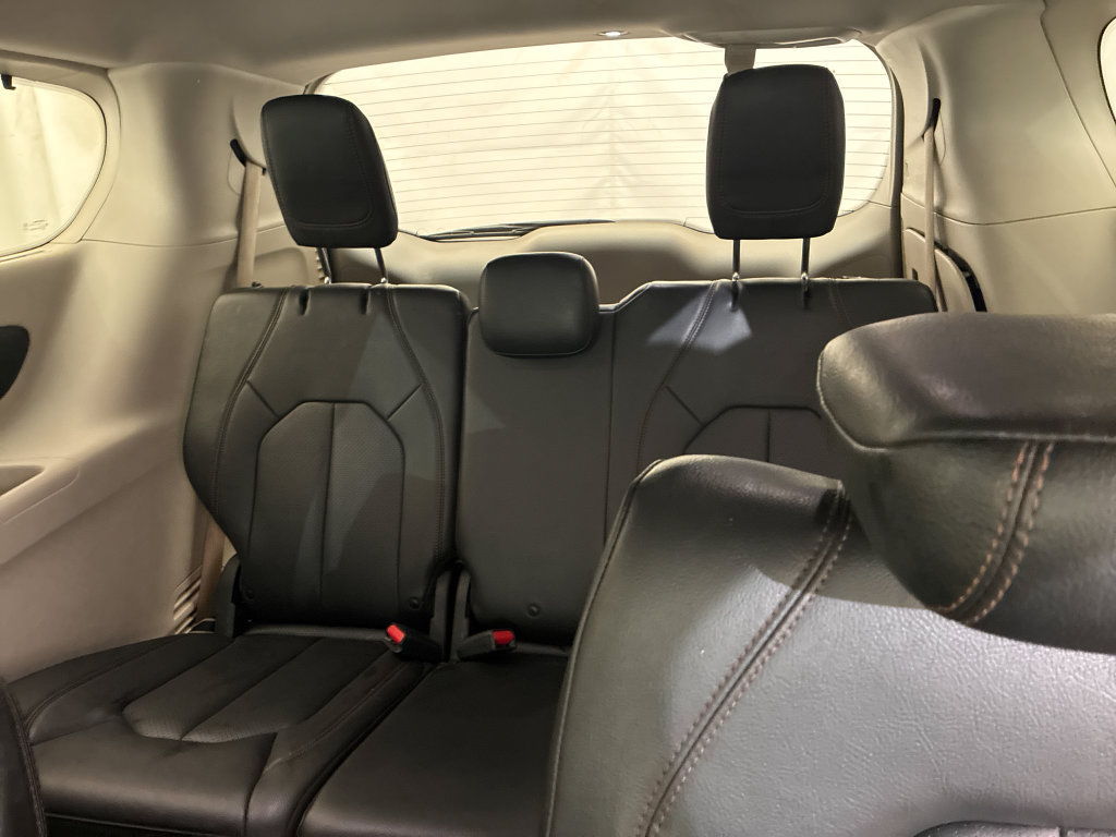 Used 2020 Chrysler Pacifica Touring-L FWD image 10