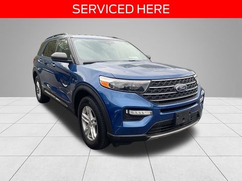 Used 2022 Ford Explorer XLT w/ Equipment Group 202A AWD/4WD image 3