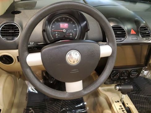 Used 2006 Volkswagen Beetle Convertible w/ Package 1 FWD image 15