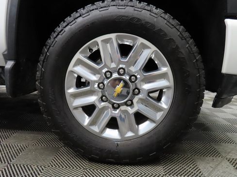 Used 2025 Chevrolet Silverado 2500 High Country w/ High Country Premium Package image 8