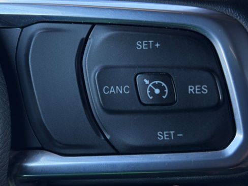 Used 2021 Jeep Wrangler Unlimited Rubicon w/ Cold Weather Group AWD/4WD image 28