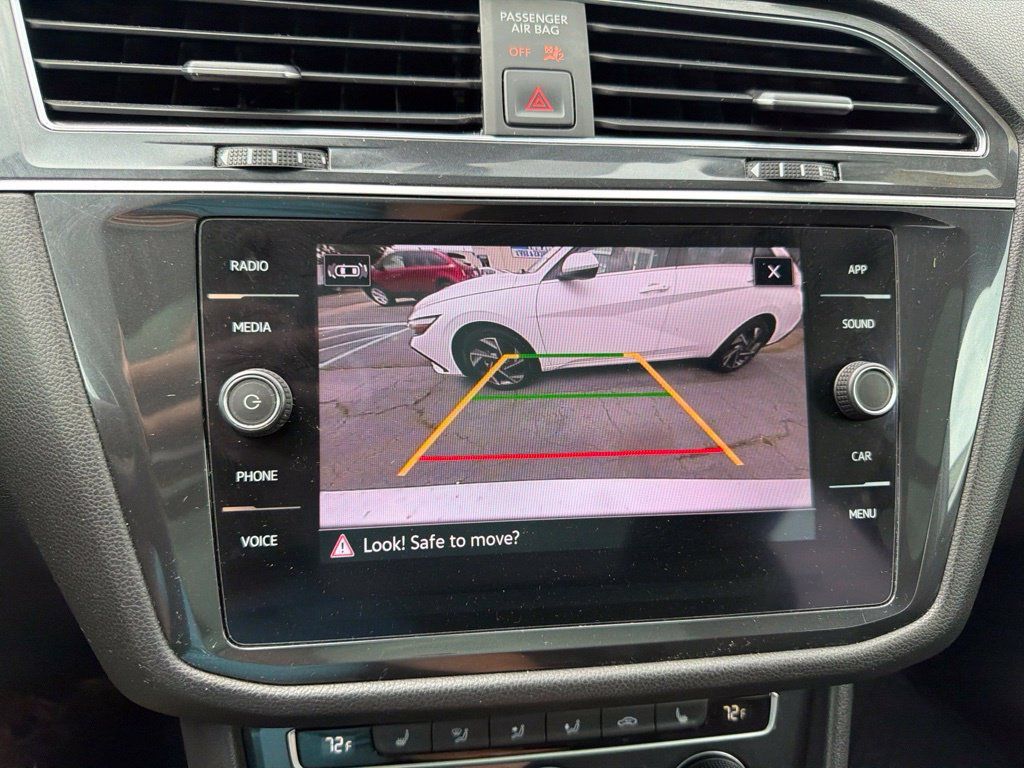 Used 2021 Volkswagen Tiguan SE w/ Panoramic Sunroof Package AWD/4WD image 17