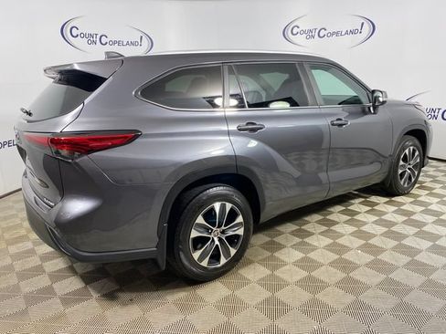 Used 2023 Toyota Highlander XLE AWD/4WD image 8