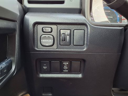 Used 2018 Toyota 4Runner SR5 AWD/4WD image 16