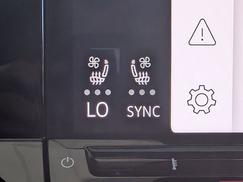 Used 2024 Volkswagen Atlas Cross Sport SE w/ Panoramic Sunroof Package image 30