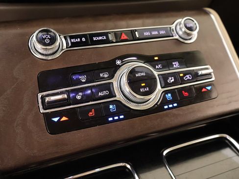 Used 2023 Lincoln Aviator Reserve w/ Equipment Group 201A RWD image 8