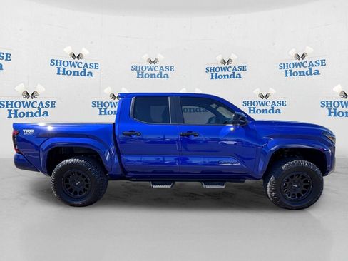 Used 2024 Toyota Tacoma TRD Sport AWD/4WD image 9