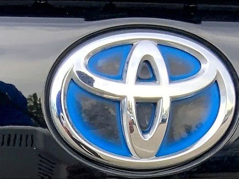 Used 2024 Toyota RAV4 SE AWD/4WD image 10