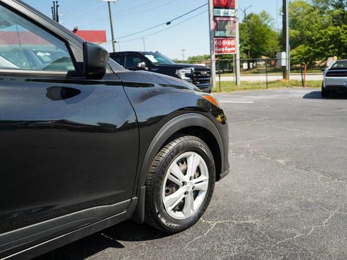 Used 2022 Nissan Kicks S FWD image 17