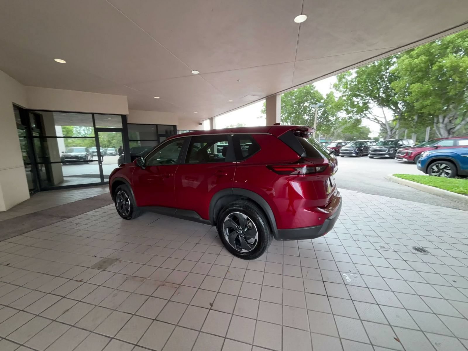 Used 2025 Nissan Rogue SV AWD/4WD image 9