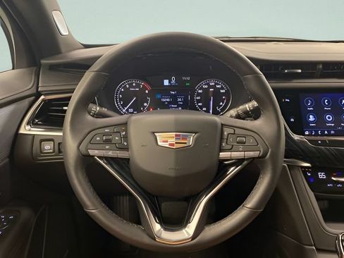 Used 2025 Cadillac XT6 Premium Luxury AWD/4WD image 17