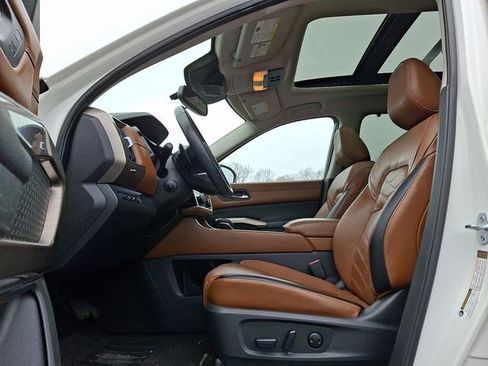 Used 2022 Nissan Pathfinder Platinum w/ Cargo Package image 11