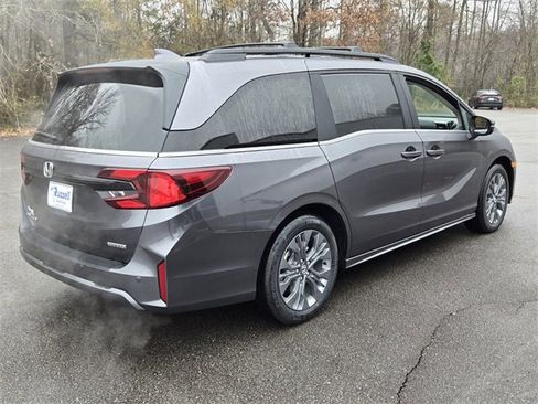 New 2026 Honda Odyssey Touring image 3