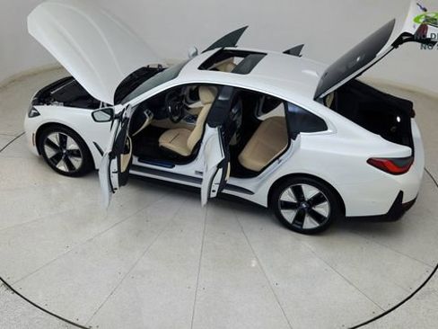 Used 2025 BMW i4 eDrive40 w/ Premium Package RWD image 86