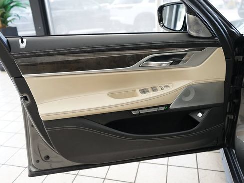 Used 2018 BMW 750i xDrive AWD/4WD image 26