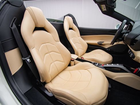 Used 2018 Ferrari 488 Spider RWD image 22