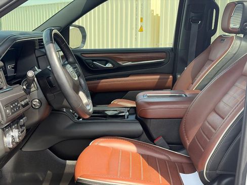 Used 2023 GMC Yukon Denali Ultimate AWD/4WD image 4