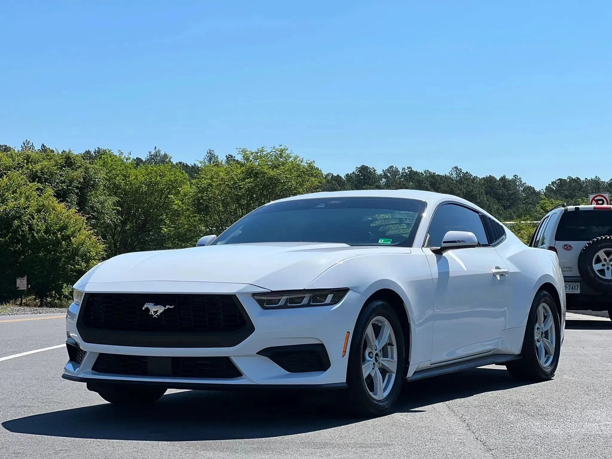 Used 2024 Ford Mustang Coupe RWD image 1