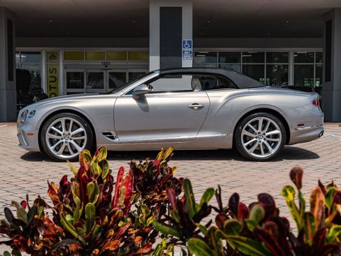 Used 2022 Bentley Continental GT image 34