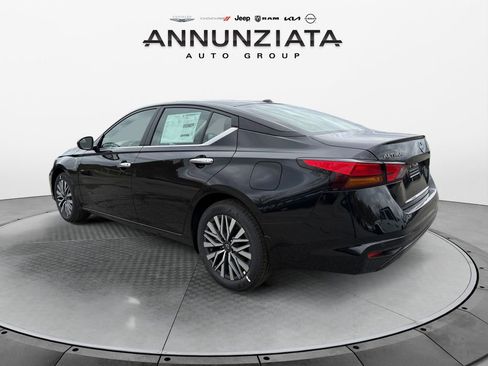 New 2025 Nissan Altima 2.5 SV image 3