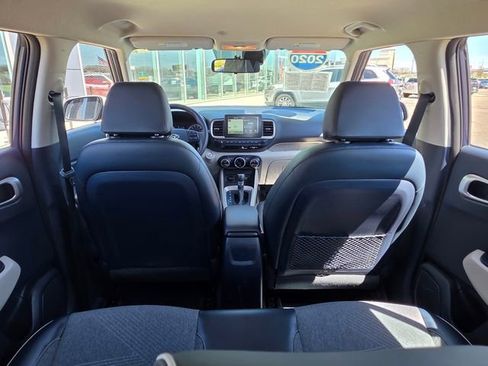 Used 2020 Hyundai Venue FWD image 27