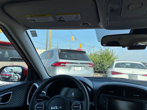 Used 2025 Kia Soul LX w/ LX Technology Package image 32