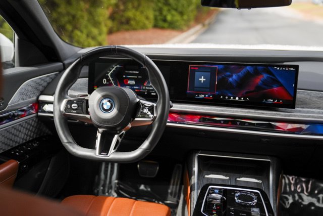 Used 2024 BMW i7 xDrive60 AWD/4WD image 23
