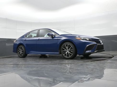 Used 2023 Toyota Camry SE w/ Cold Weather Package image 35