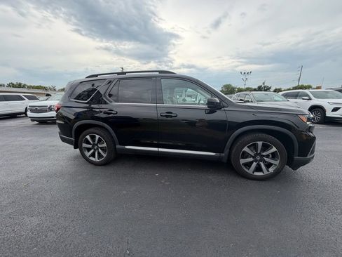 Used 2023 Honda Pilot Touring image 2