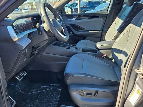 New 2026 Volkswagen Tiguan SE R-Line image 5