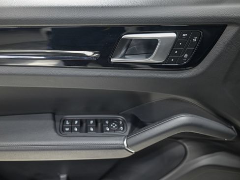 Used 2022 Porsche Cayenne Platinum Edition AWD/4WD image 13
