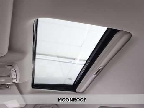 Used 2024 Nissan Armada SL image 4