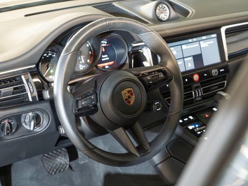 Certified 2026 Porsche Macan AWD/4WD image 4