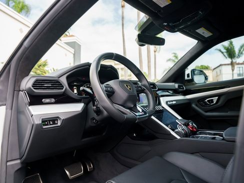 Used 2023 Lamborghini Urus S image 12